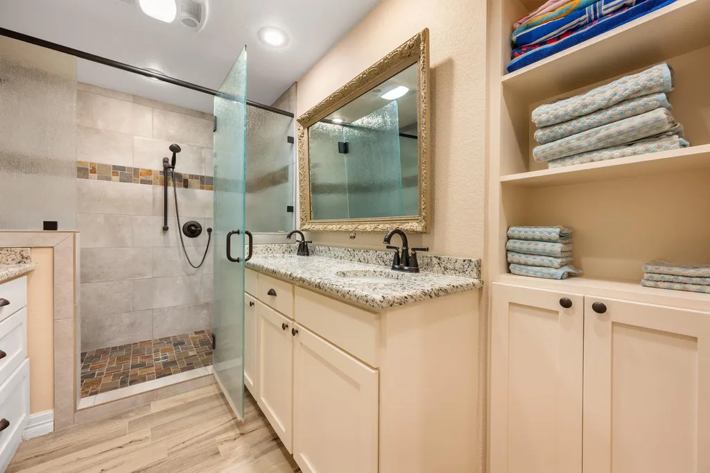 1105 Edgewater Drive Spicewood TX 78669