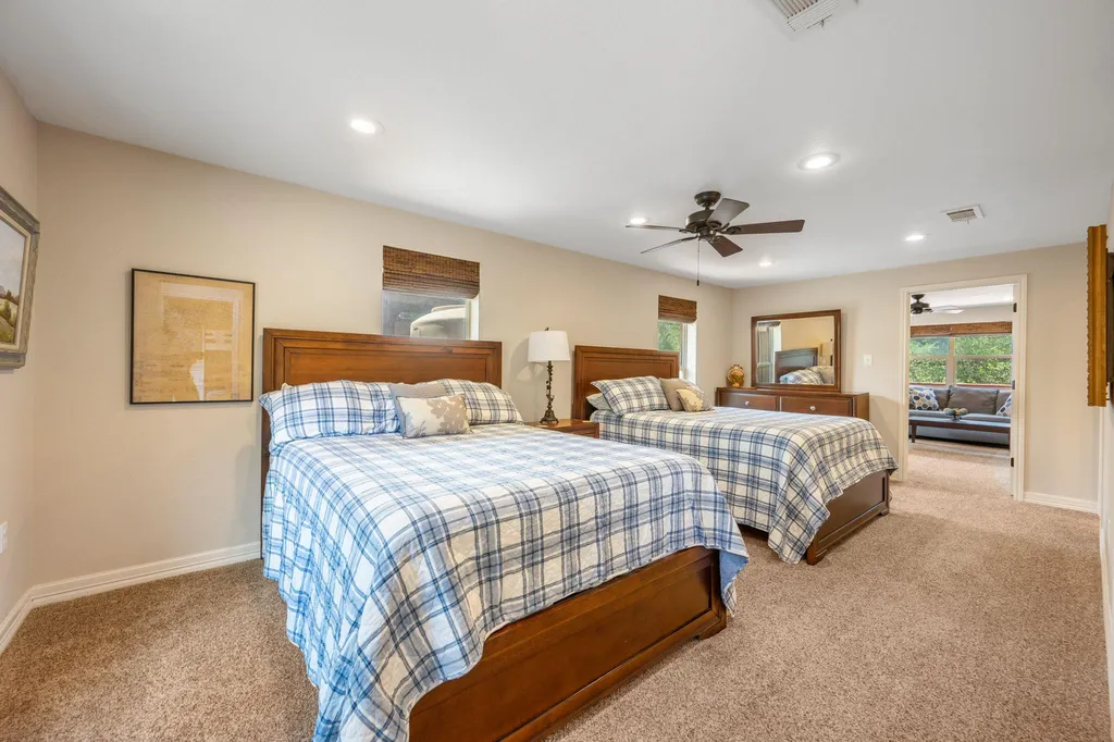 1105 Edgewater Drive Spicewood TX 78669