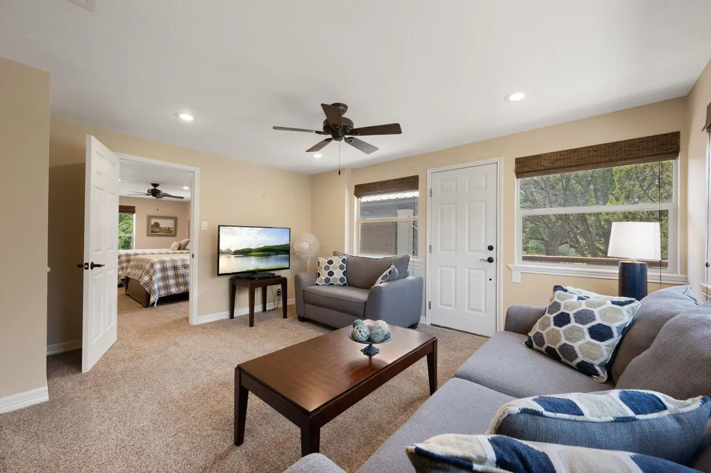 1105 Edgewater Drive Spicewood TX 78669