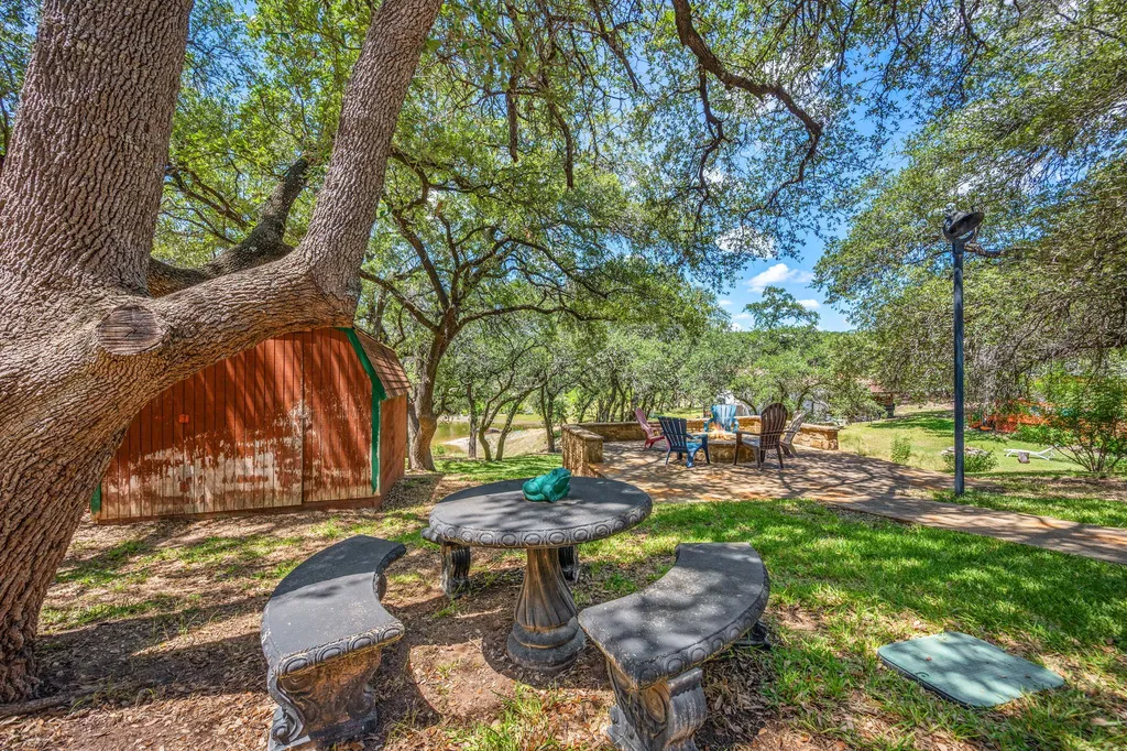 1105 Edgewater Drive Spicewood TX 78669
