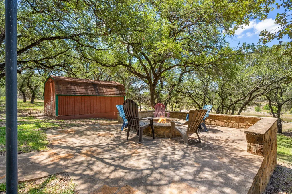 1105 Edgewater Drive Spicewood TX 78669