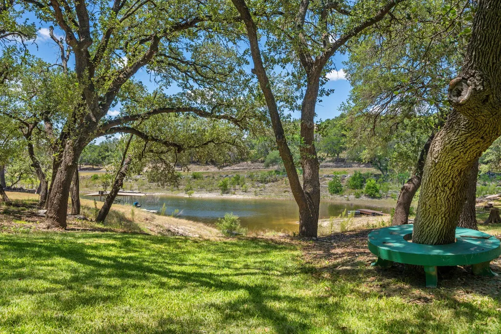 1105 Edgewater Drive Spicewood TX 78669