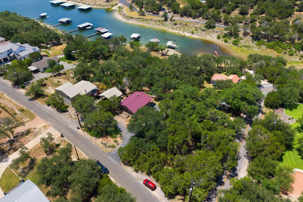 1105 Edgewater Drive Spicewood TX 78669