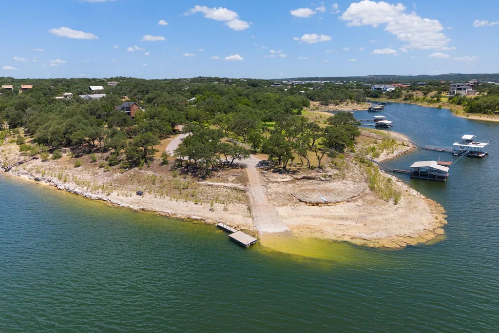 1105 Edgewater Drive Spicewood TX 78669
