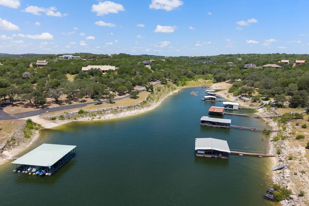 1105 Edgewater Drive Spicewood TX 78669