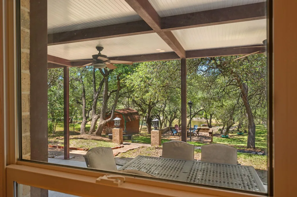 1105 Edgewater Drive Spicewood TX 78669