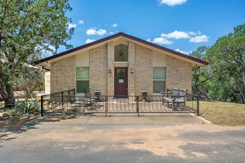 1105 Edgewater Drive Spicewood TX 78669