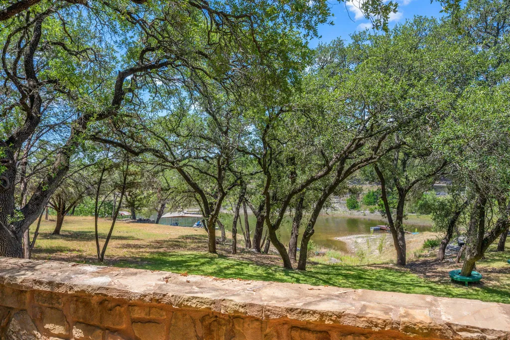 1105 Edgewater Drive Spicewood TX 78669