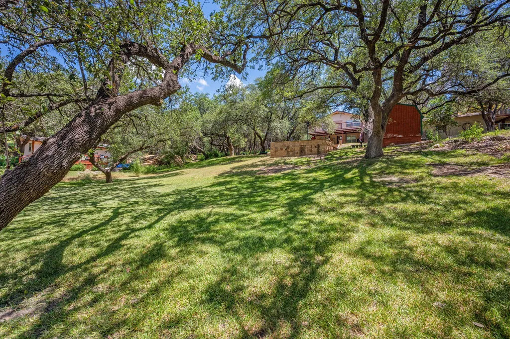 1105 Edgewater Drive Spicewood TX 78669