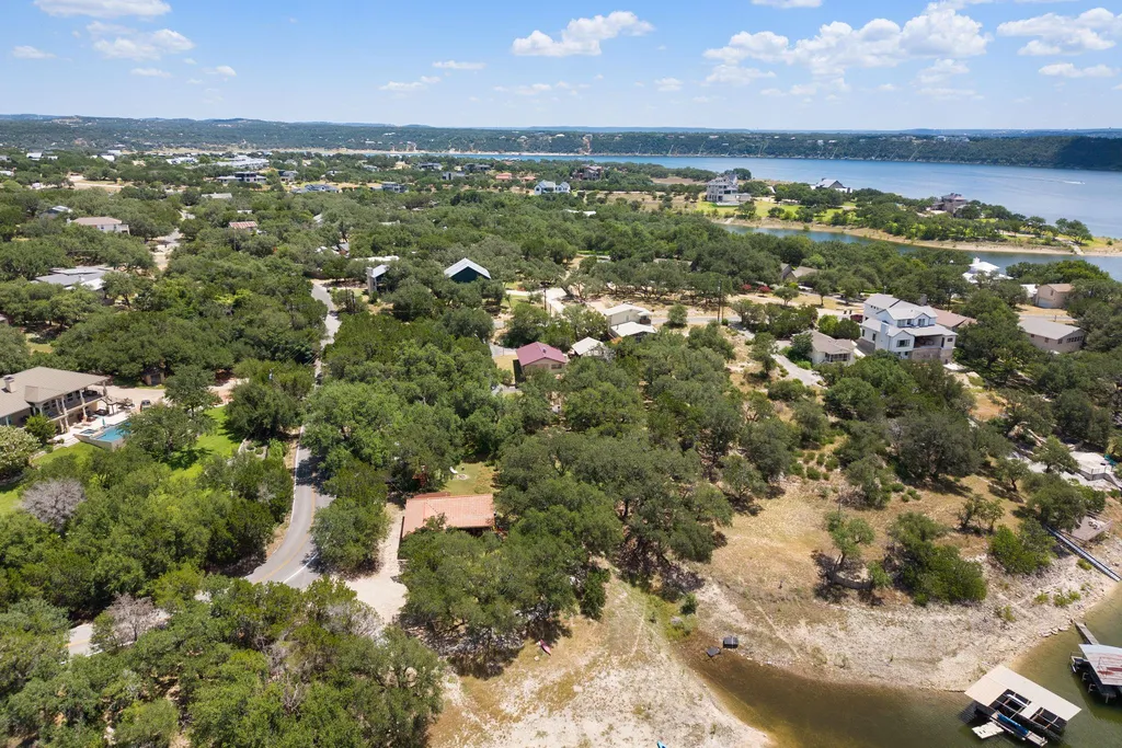 1105 Edgewater Drive Spicewood TX 78669