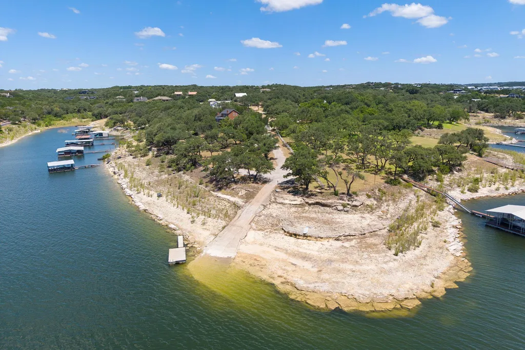 1105 Edgewater Drive Spicewood TX 78669