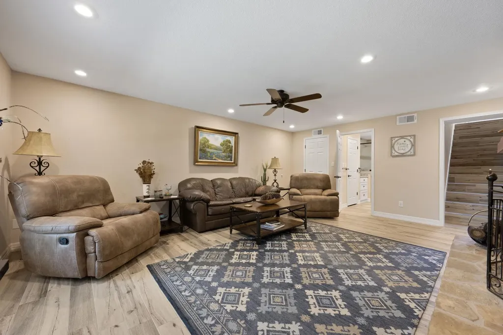 1105 Edgewater Drive Spicewood TX 78669