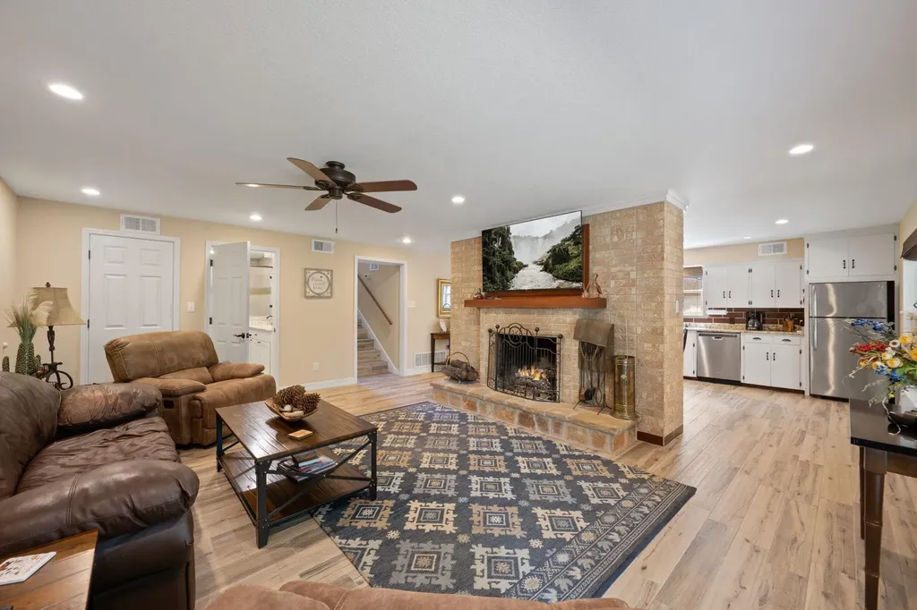 1105 Edgewater Drive Spicewood TX 78669