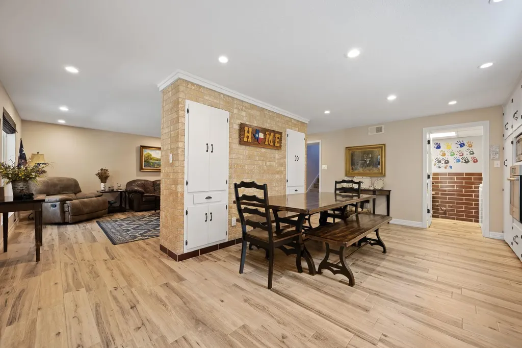1105 Edgewater Drive Spicewood TX 78669