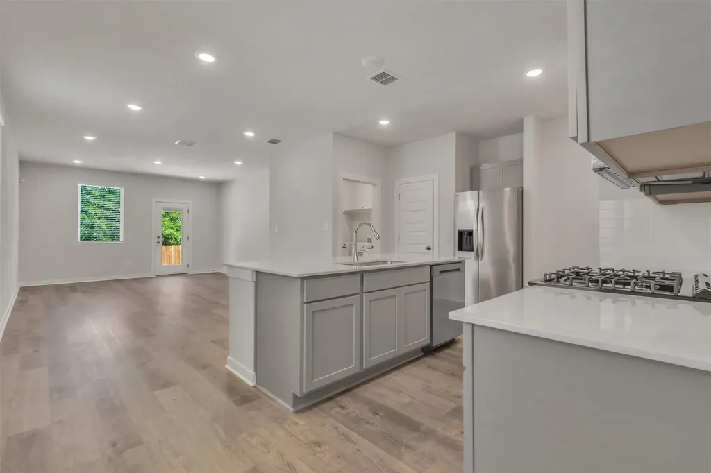212 Bendecido Loop Elgin TX 78621