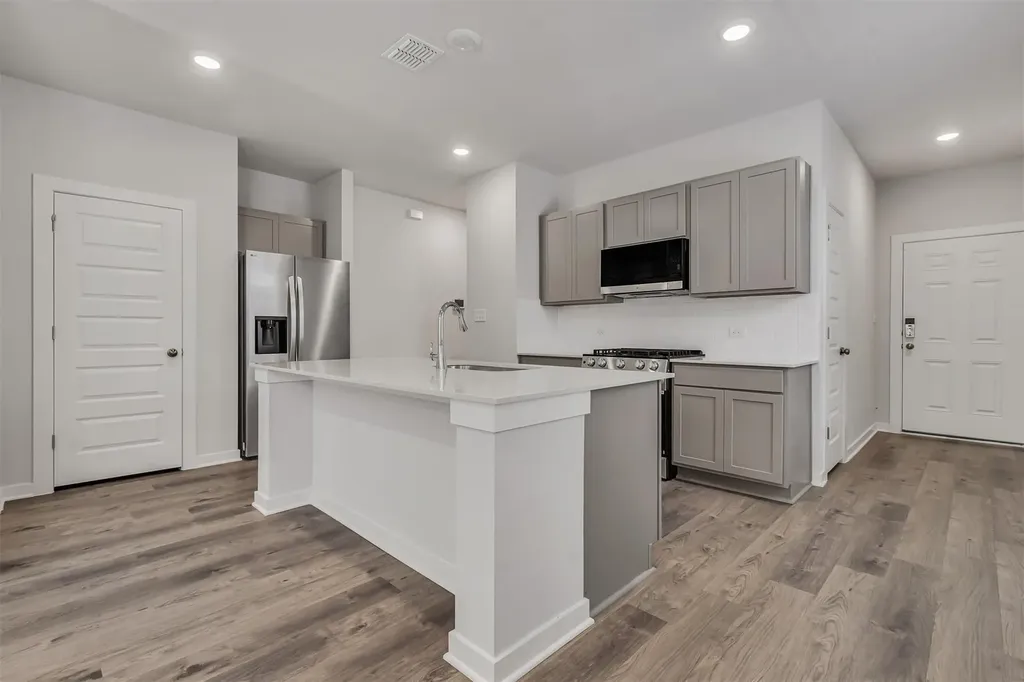 212 Bendecido Loop Elgin TX 78621