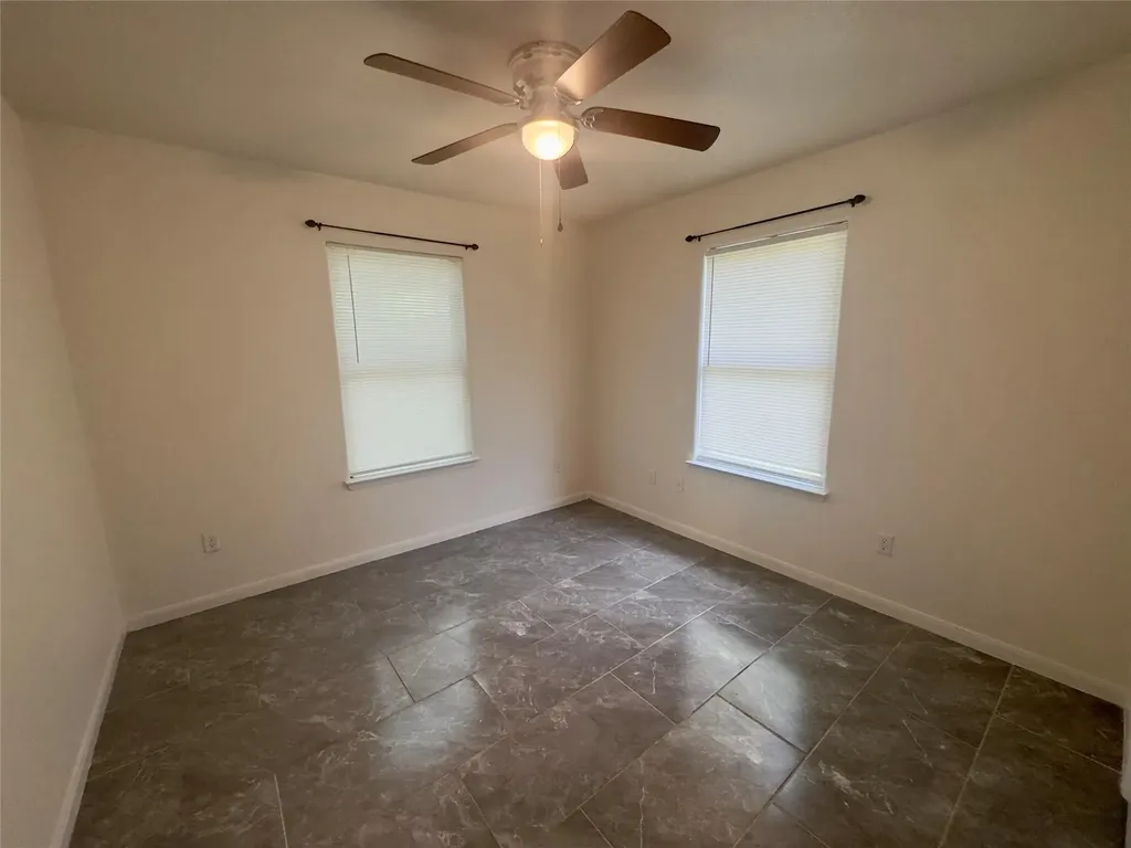 513 W China Street Lockhart TX 78644