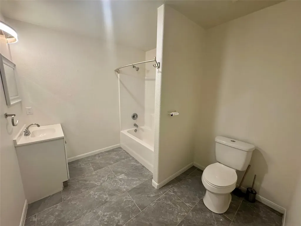 513 W China Street Lockhart TX 78644