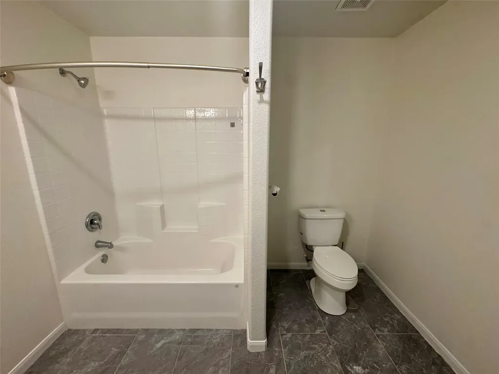 513 W China Street Lockhart TX 78644