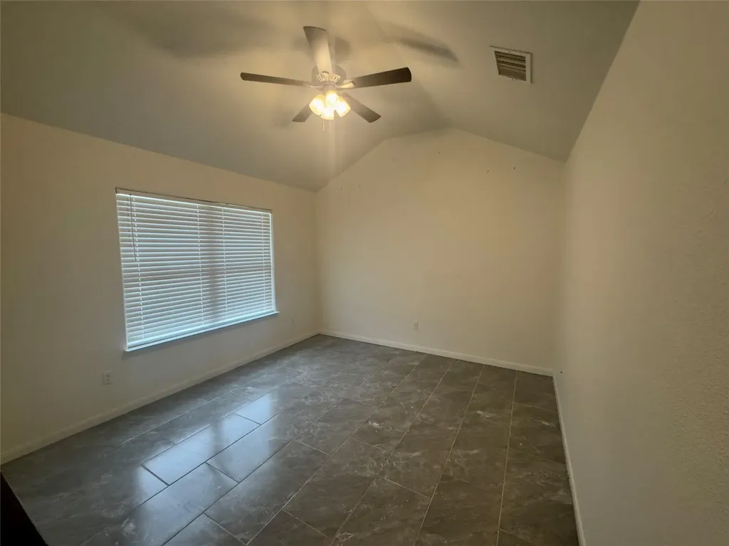 513 W China Street Lockhart TX 78644