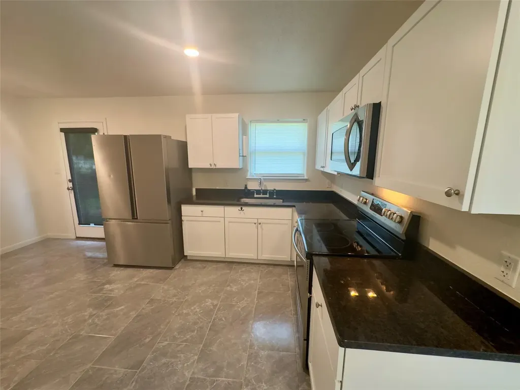 513 W China Street Lockhart TX 78644
