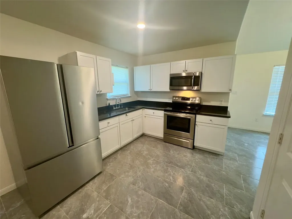 513 W China Street Lockhart TX 78644