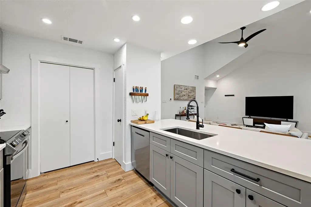 2001 Parker Lane Austin TX 78741