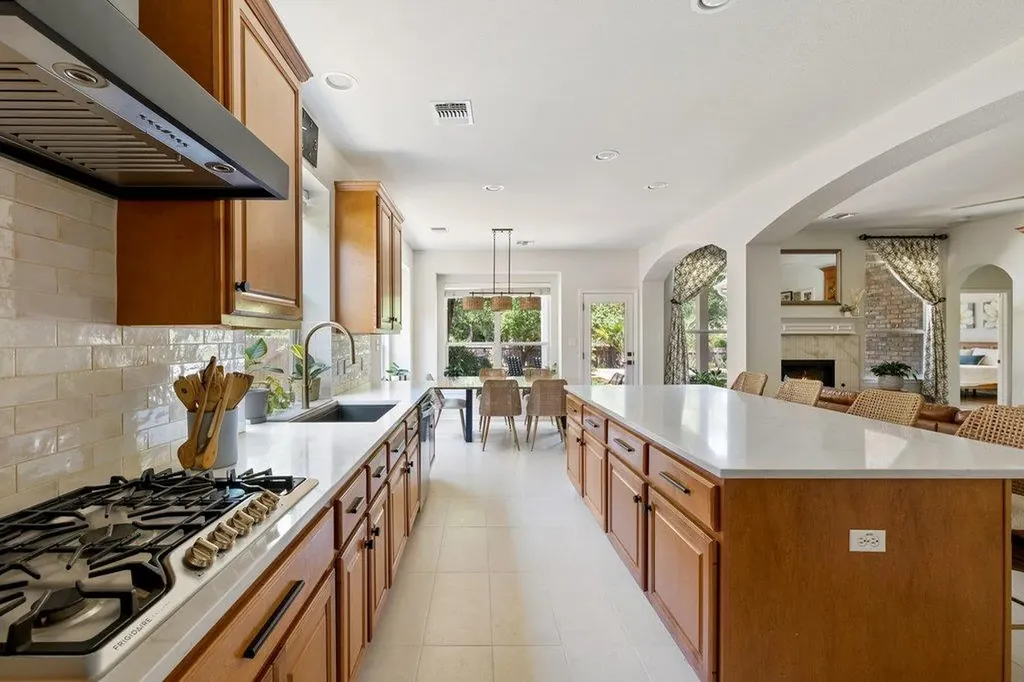 6704 Kiev Cove Austin TX 78739