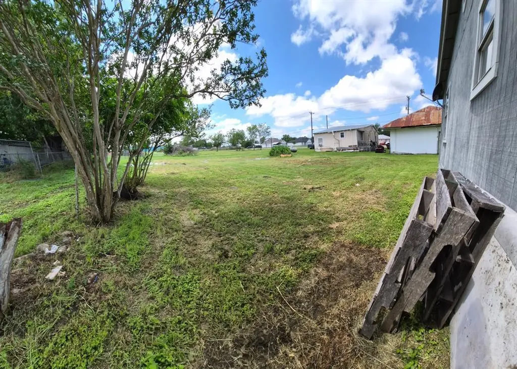 468 W Washington (2 Lots) Street Giddings TX 78942