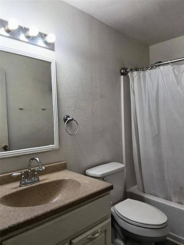 468 W Washington (2 Lots) Street Giddings TX 78942