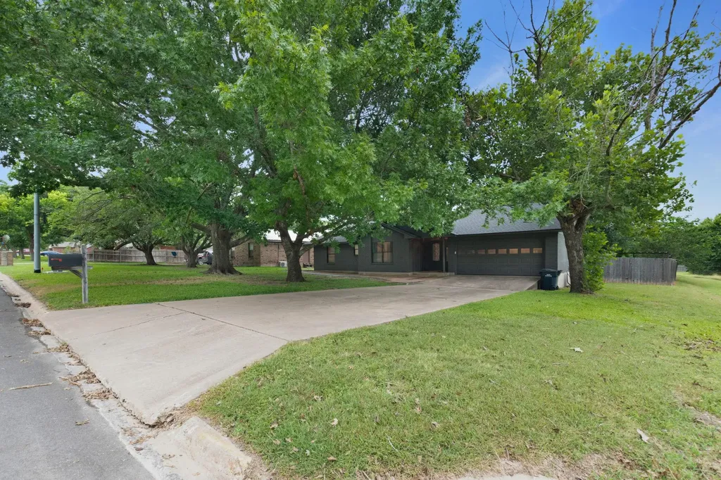 1501 Wofford Drive Burnet TX 78611