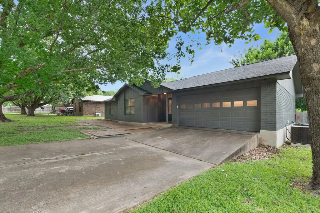 1501 Wofford Drive Burnet TX 78611