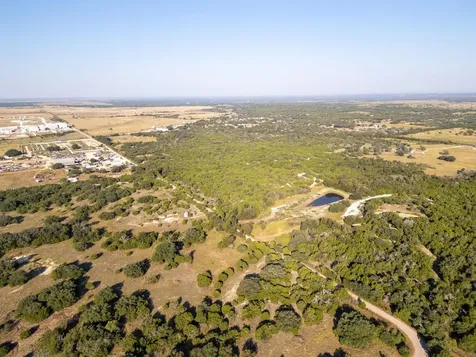 112 Loop 308 Briggs TX 78608
