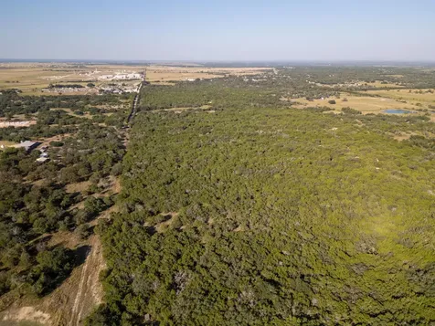 112 Loop 308 Briggs TX 78608