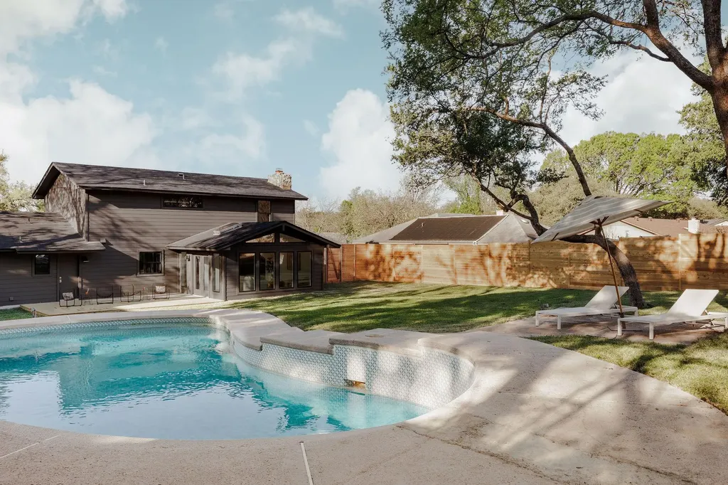 2210 Comburg Castle Way Austin TX 78748