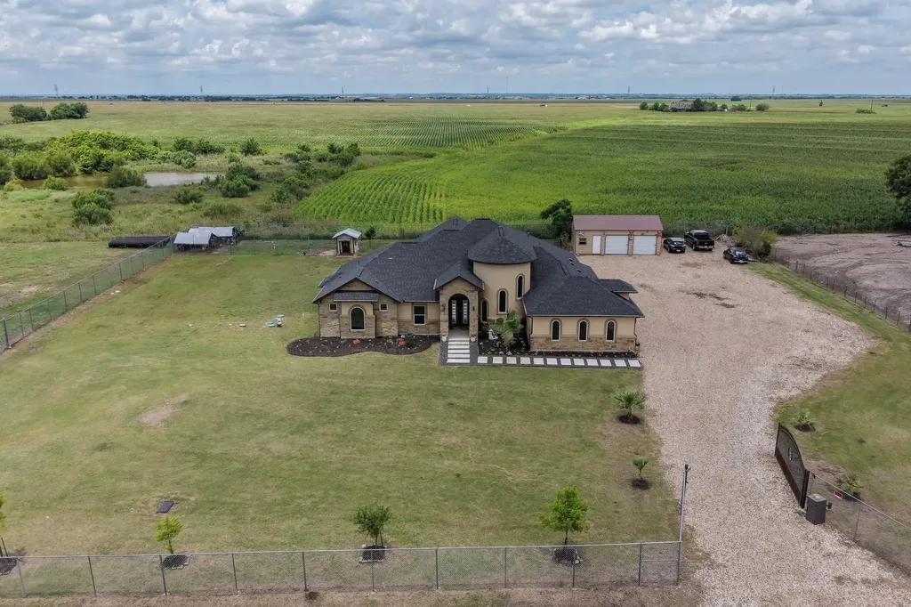 1001 County Road 394 Hutto TX 78634