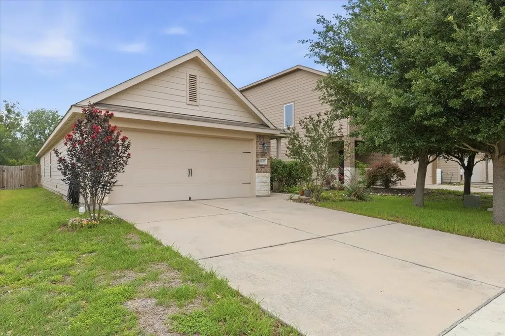 1672 Treeta Trail Kyle TX 78640