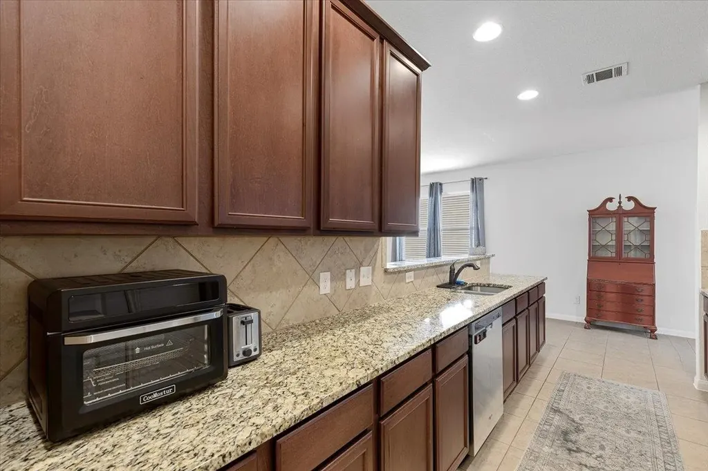 1672 Treeta Trail Kyle TX 78640