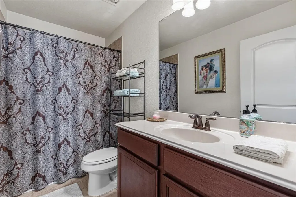 1672 Treeta Trail Kyle TX 78640