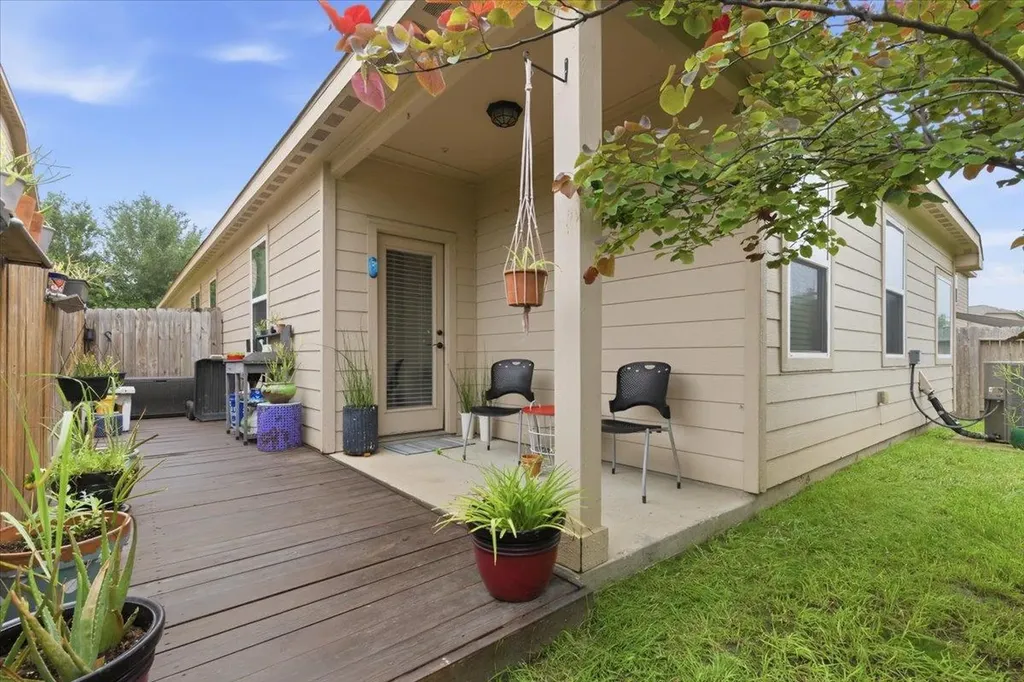 1672 Treeta Trail Kyle TX 78640