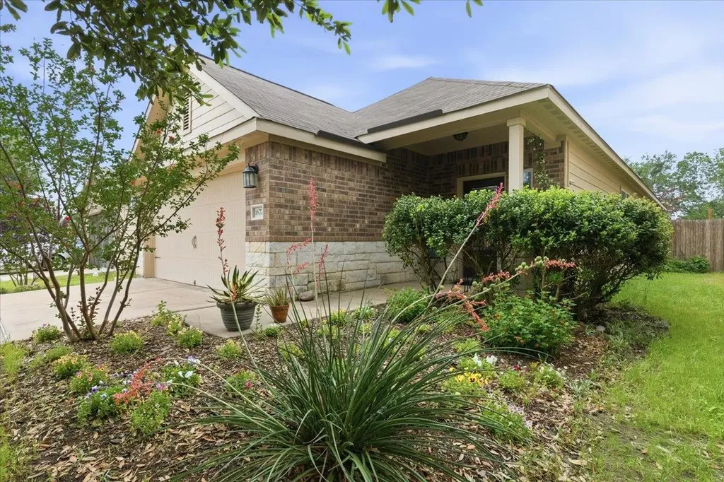 1672 Treeta Trail Kyle TX 78640