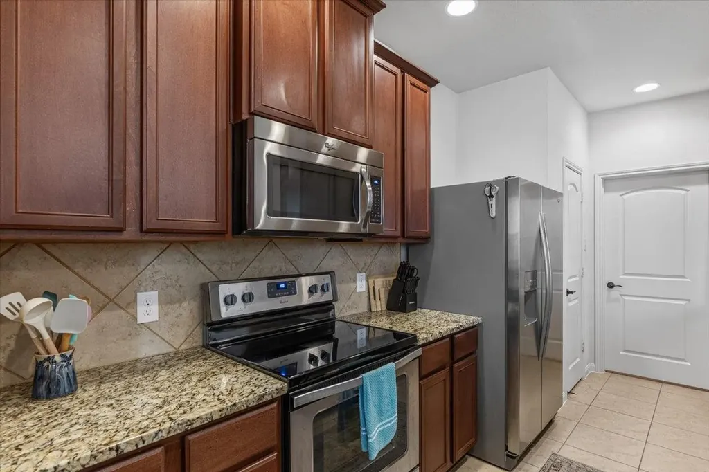 1672 Treeta Trail Kyle TX 78640