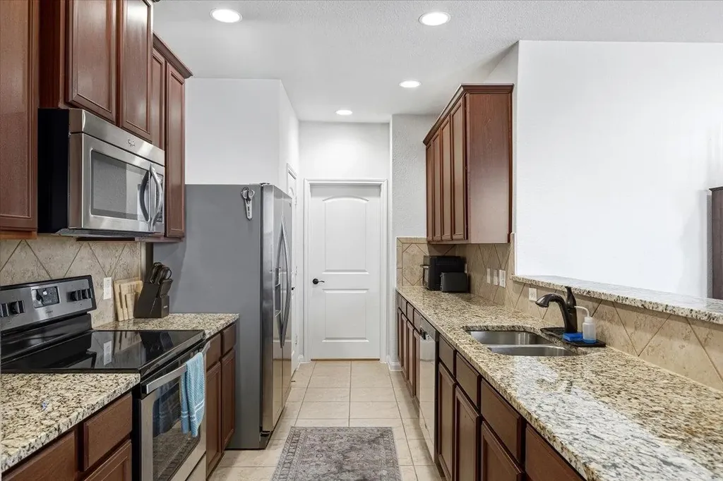1672 Treeta Trail Kyle TX 78640
