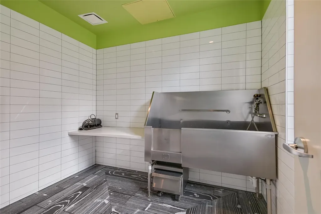 222 West Avenue Austin TX 78701