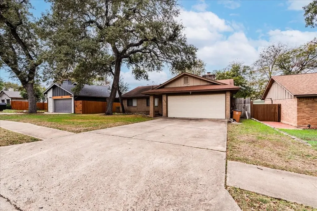 7204 Towering Oaks Drive Austin TX 78745