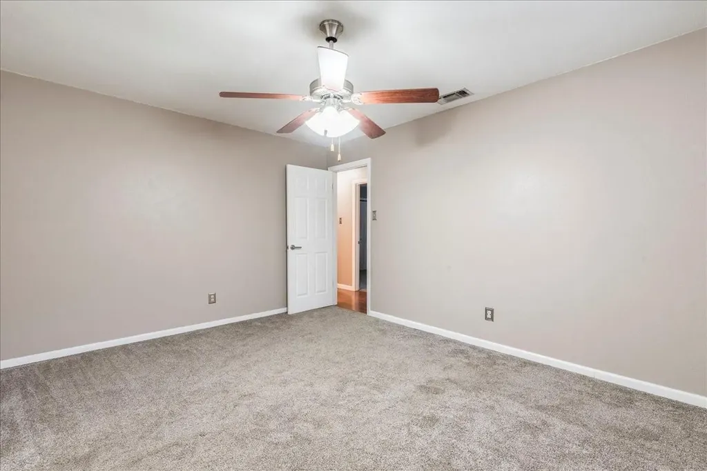 7204 Towering Oaks Drive Austin TX 78745