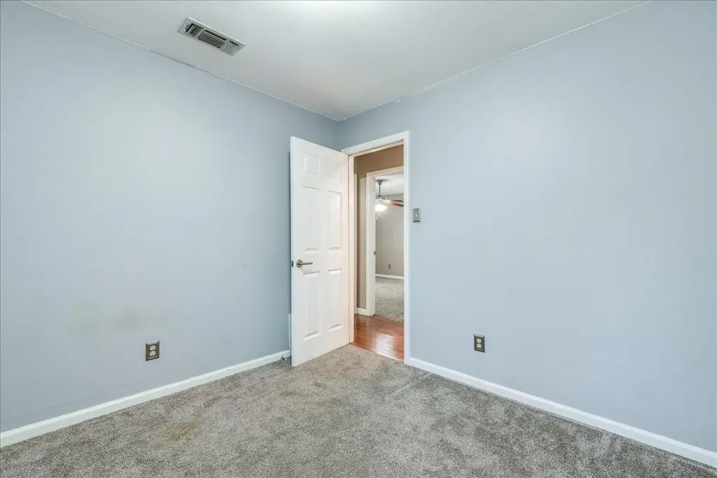 7204 Towering Oaks Drive Austin TX 78745