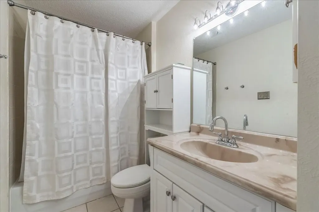 7204 Towering Oaks Drive Austin TX 78745
