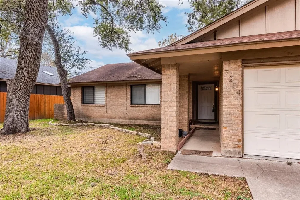 7204 Towering Oaks Drive Austin TX 78745