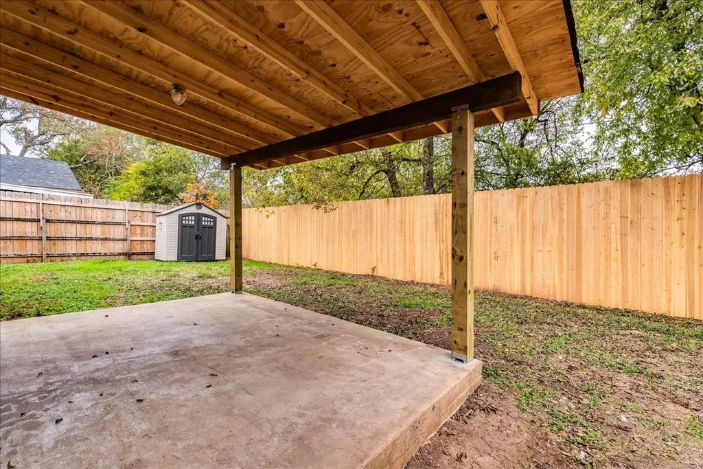 7204 Towering Oaks Drive Austin TX 78745